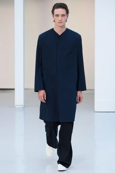 Look 3